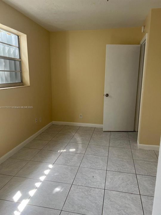 Recently Rented: $2,200 (3 beds, 1 baths, 1332 Square Feet)