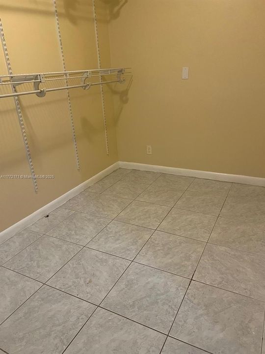 Recently Rented: $2,200 (3 beds, 1 baths, 1332 Square Feet)