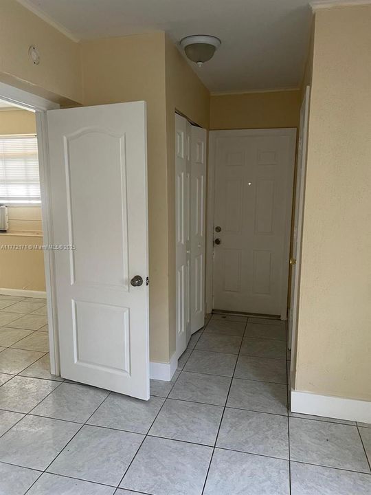 Recently Rented: $2,200 (3 beds, 1 baths, 1332 Square Feet)