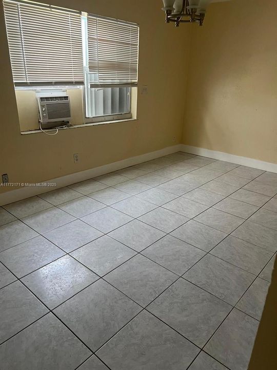 Recently Rented: $2,200 (3 beds, 1 baths, 1332 Square Feet)