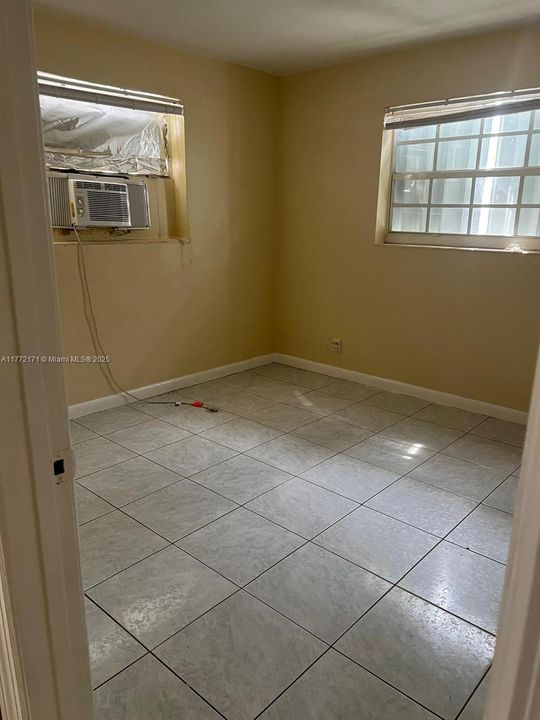 Recently Rented: $2,200 (3 beds, 1 baths, 1332 Square Feet)