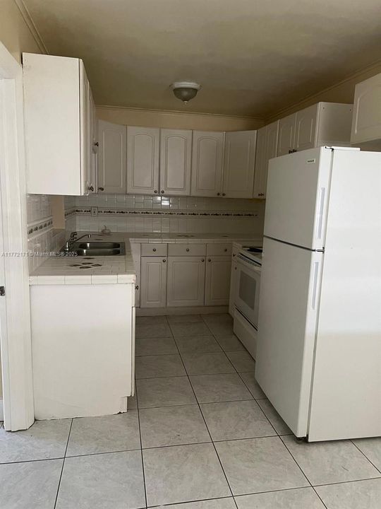 Recently Rented: $2,200 (3 beds, 1 baths, 1332 Square Feet)