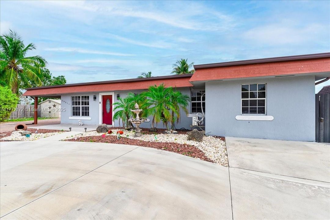 最近售出: $660,000 (4 贝兹, 2 浴室, 1369 平方英尺)