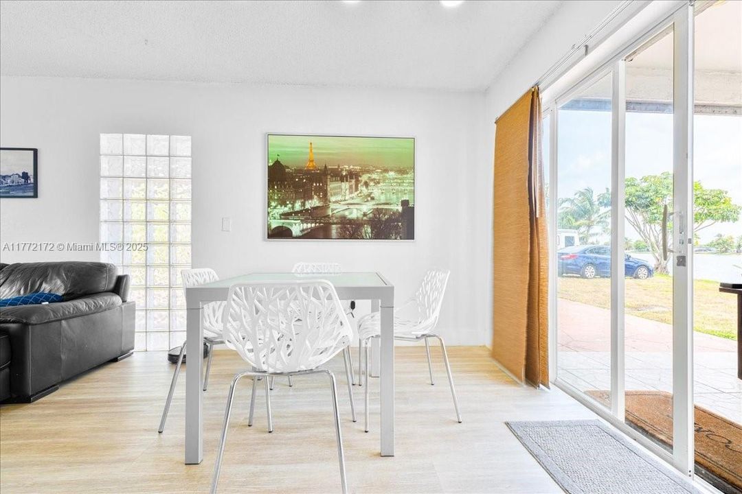 最近售出: $660,000 (4 贝兹, 2 浴室, 1369 平方英尺)