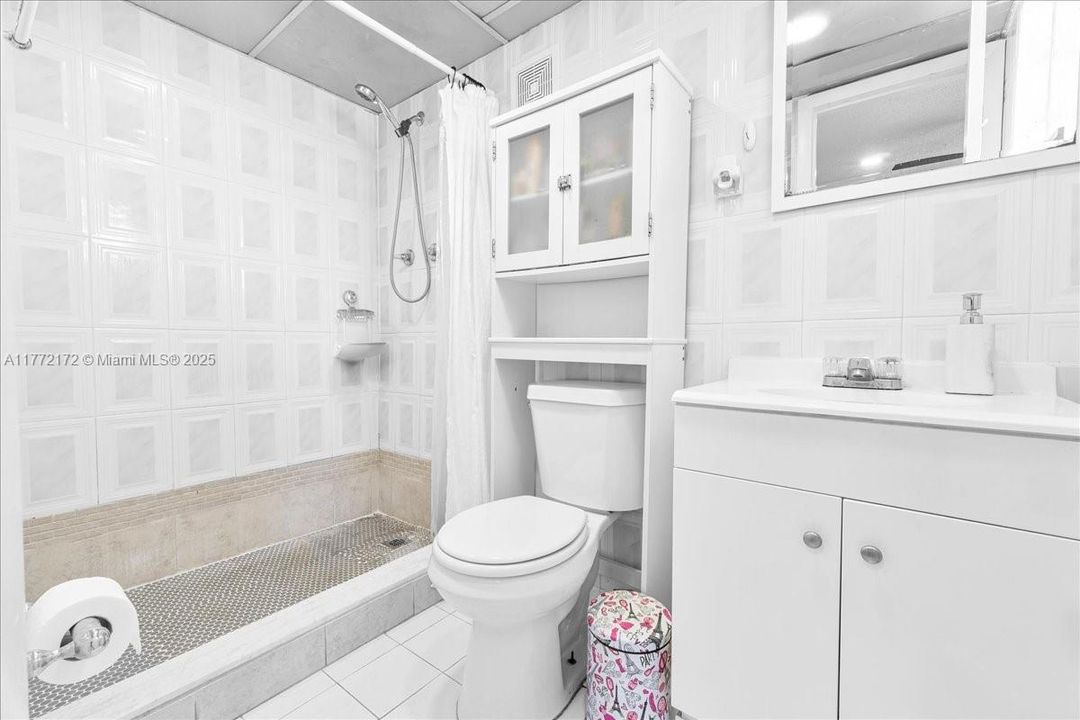 最近售出: $660,000 (4 贝兹, 2 浴室, 1369 平方英尺)