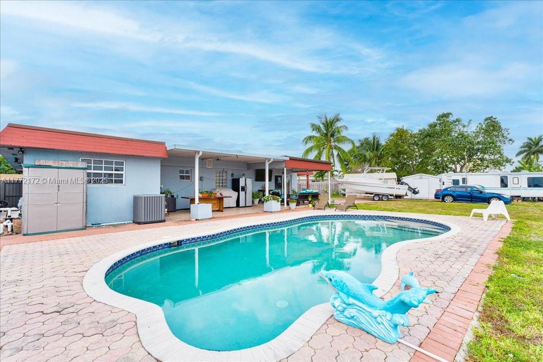 最近售出: $660,000 (4 贝兹, 2 浴室, 1369 平方英尺)