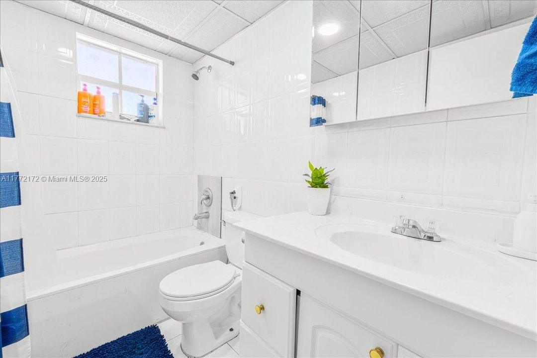 最近售出: $660,000 (4 贝兹, 2 浴室, 1369 平方英尺)