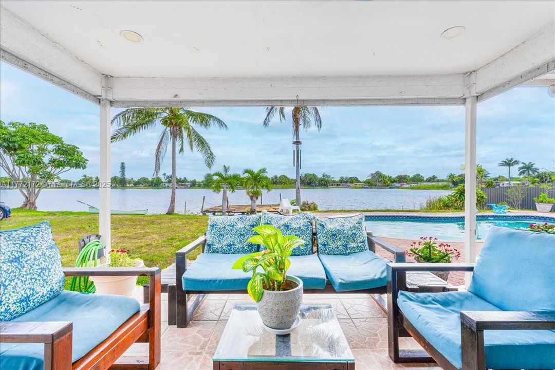 最近售出: $660,000 (4 贝兹, 2 浴室, 1369 平方英尺)