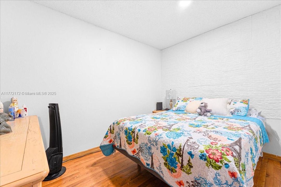 最近售出: $660,000 (4 贝兹, 2 浴室, 1369 平方英尺)