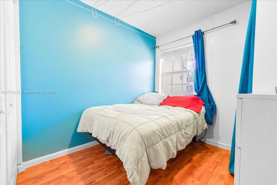 最近售出: $660,000 (4 贝兹, 2 浴室, 1369 平方英尺)