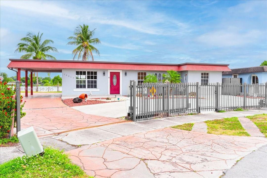 最近售出: $660,000 (4 贝兹, 2 浴室, 1369 平方英尺)