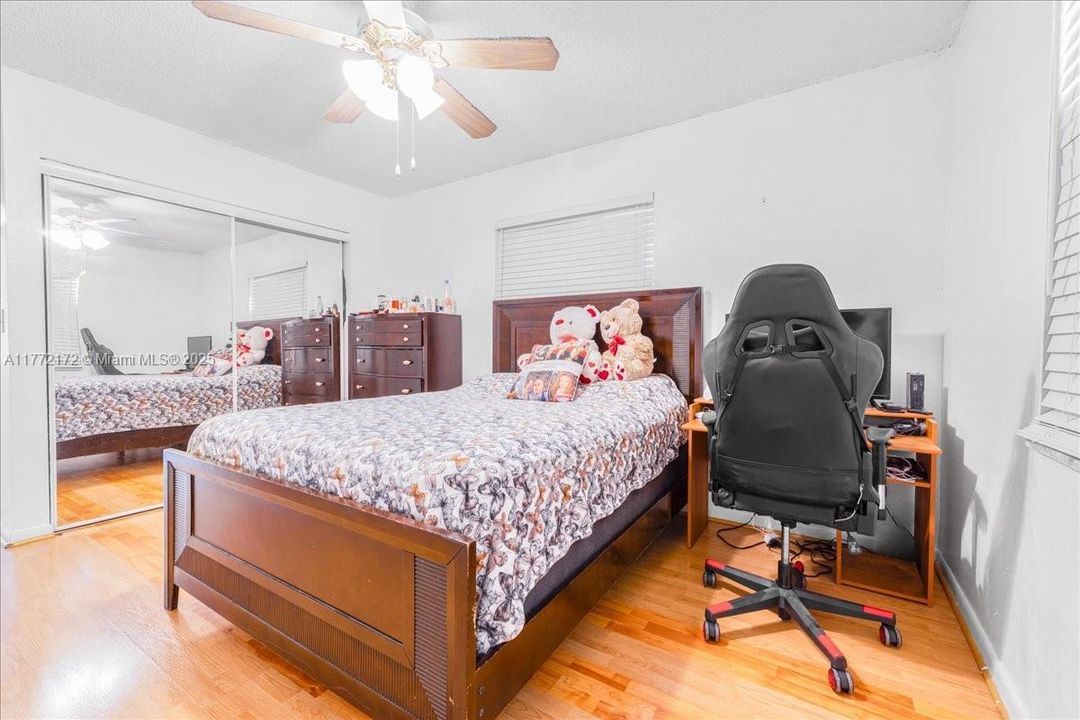 最近售出: $660,000 (4 贝兹, 2 浴室, 1369 平方英尺)