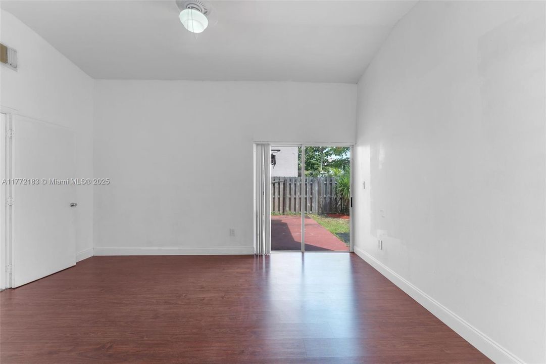 Recently Sold: $499,000 (3 beds, 2 baths, 1023 Square Feet)