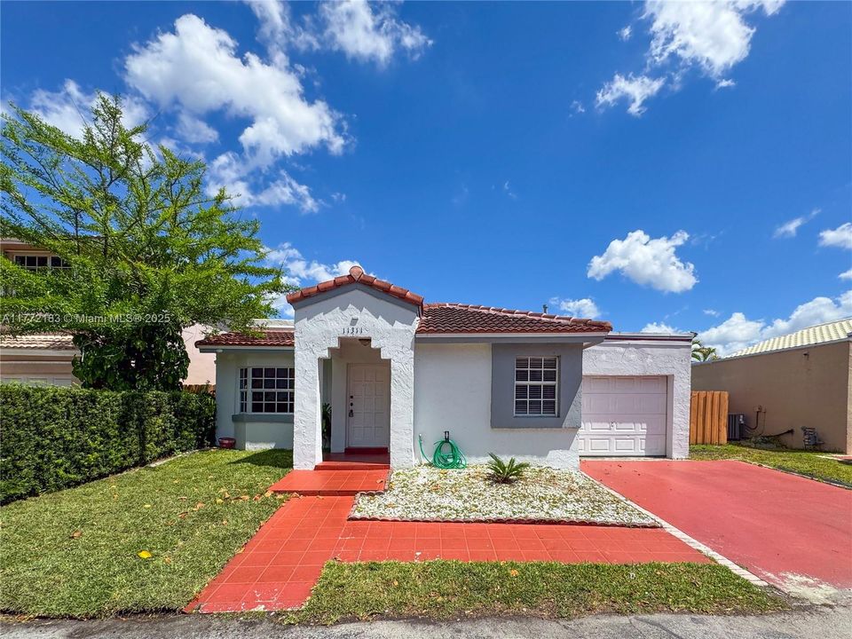 Recently Sold: $499,000 (3 beds, 2 baths, 1023 Square Feet)
