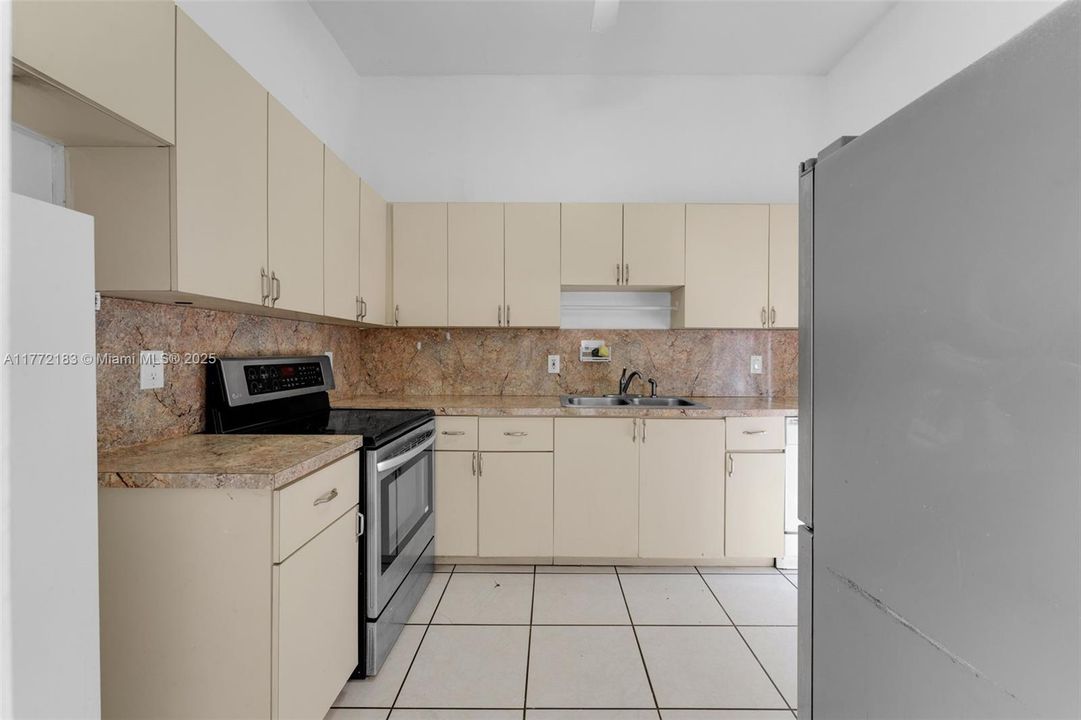 Recently Sold: $499,000 (3 beds, 2 baths, 1023 Square Feet)