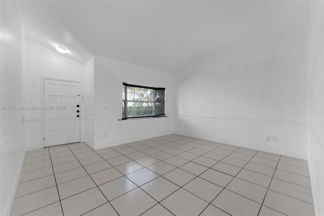 Recently Sold: $499,000 (3 beds, 2 baths, 1023 Square Feet)