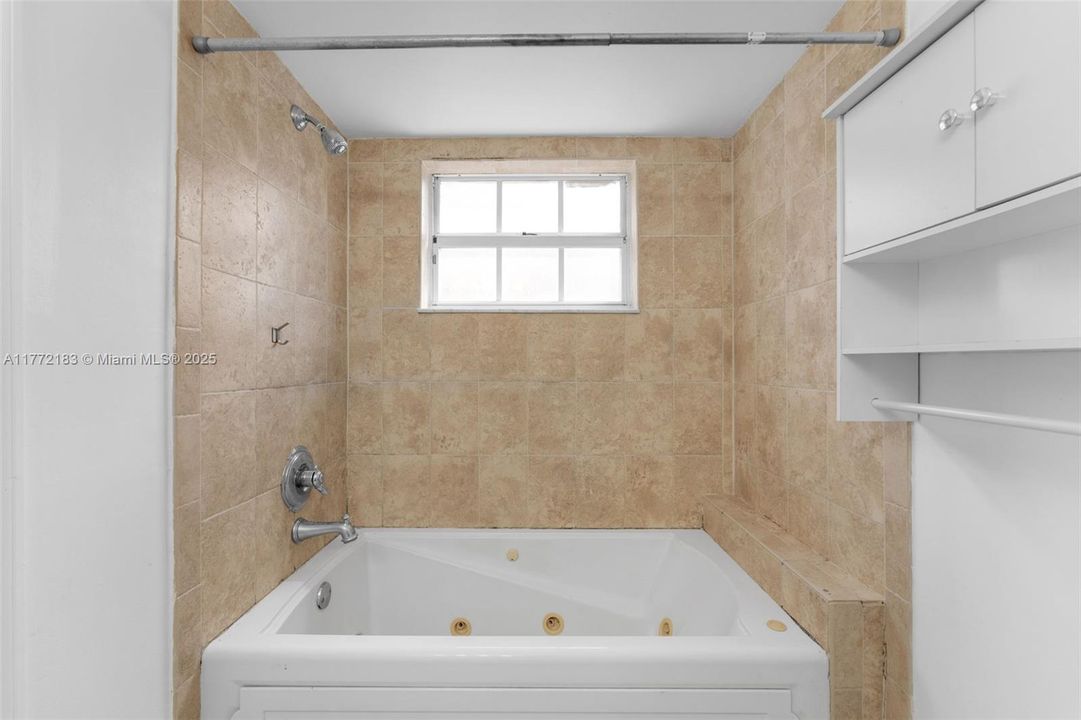 Recently Sold: $499,000 (3 beds, 2 baths, 1023 Square Feet)