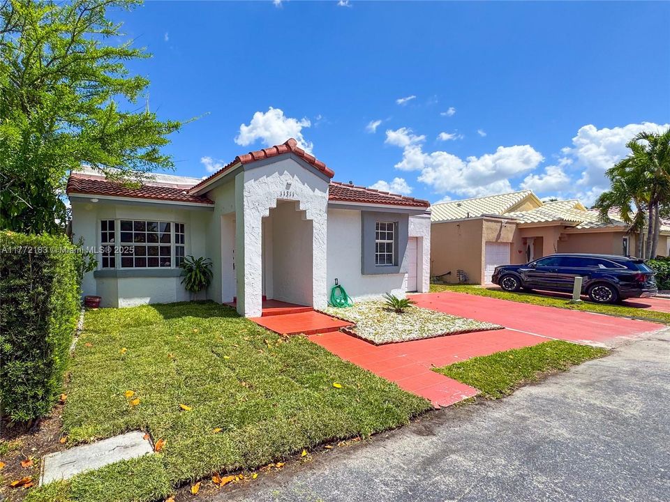 Recently Sold: $499,000 (3 beds, 2 baths, 1023 Square Feet)