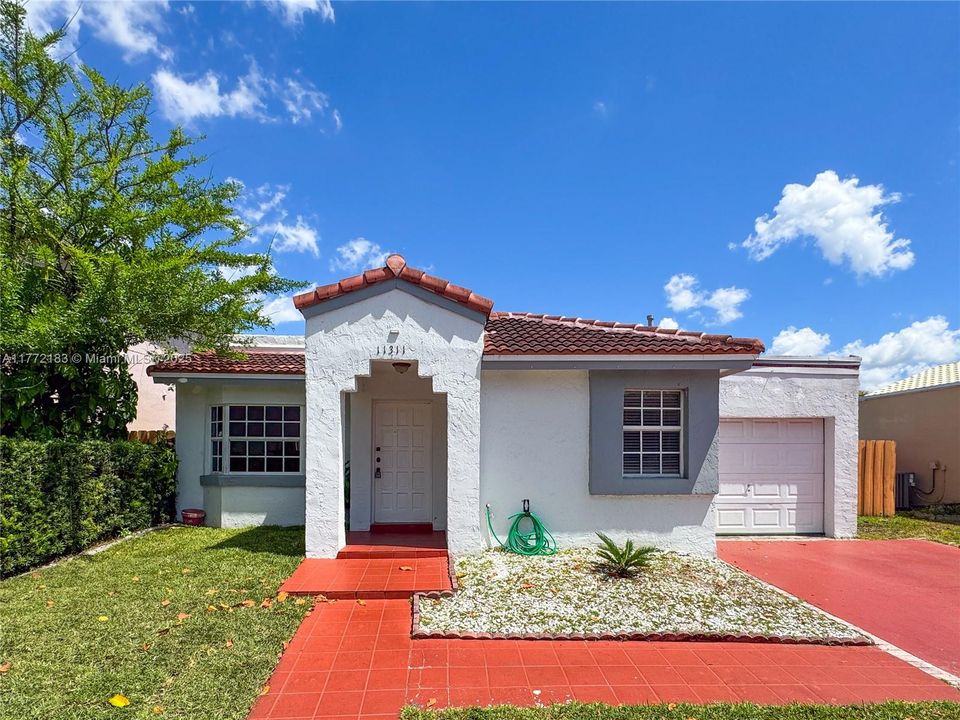 Recently Sold: $499,000 (3 beds, 2 baths, 1023 Square Feet)