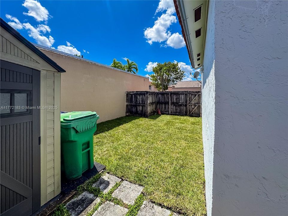Recently Sold: $499,000 (3 beds, 2 baths, 1023 Square Feet)