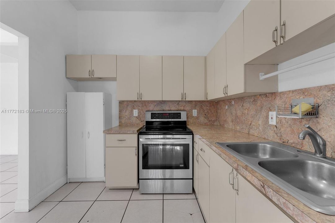Recently Sold: $499,000 (3 beds, 2 baths, 1023 Square Feet)
