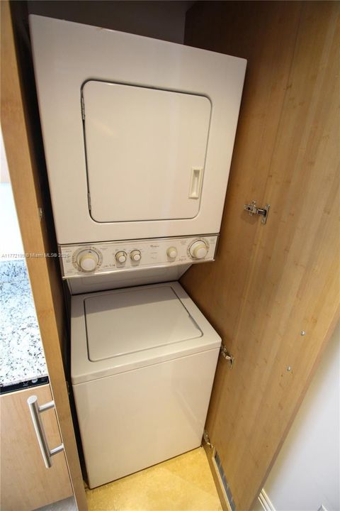 На продажу: $1,125,000 (2 спален, 2 ванн, 1056 Квадратных фут)