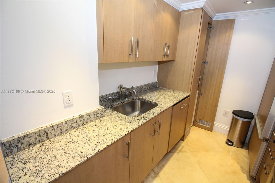 На продажу: $1,125,000 (2 спален, 2 ванн, 1056 Квадратных фут)