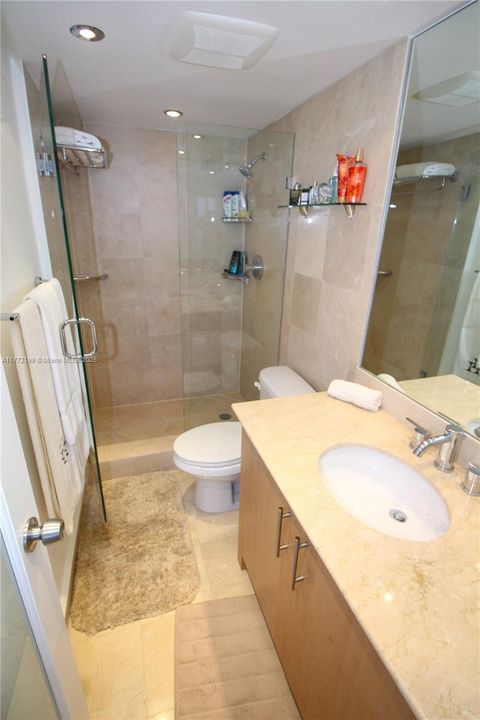 На продажу: $1,125,000 (2 спален, 2 ванн, 1056 Квадратных фут)