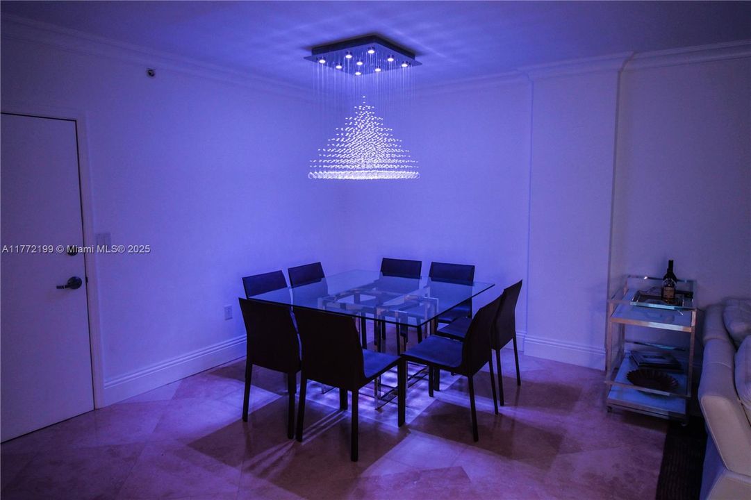 На продажу: $1,125,000 (2 спален, 2 ванн, 1056 Квадратных фут)