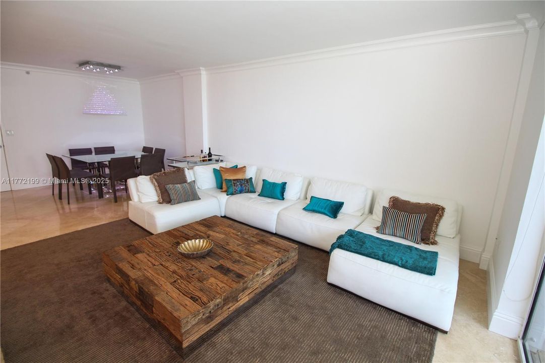 На продажу: $1,125,000 (2 спален, 2 ванн, 1056 Квадратных фут)