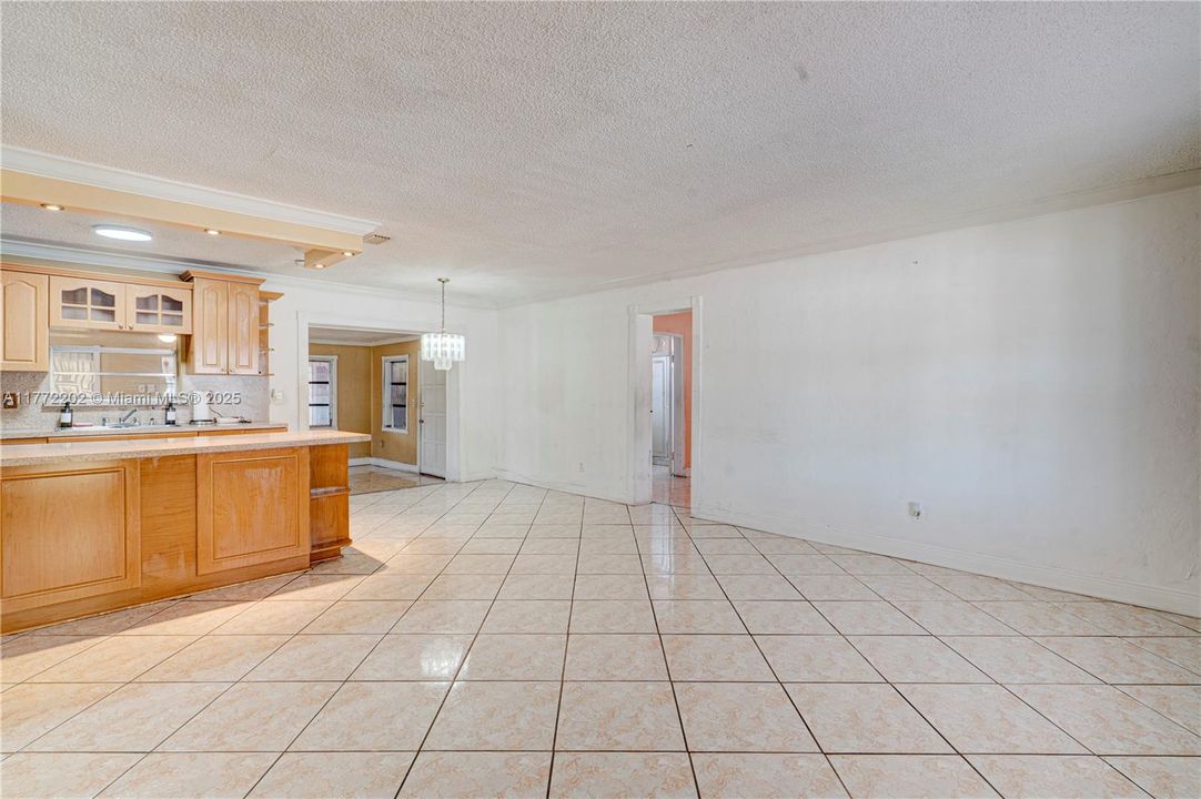 Activo con contrato: $610,000 (4 camas, 2 baños, 1731 Pies cuadrados)