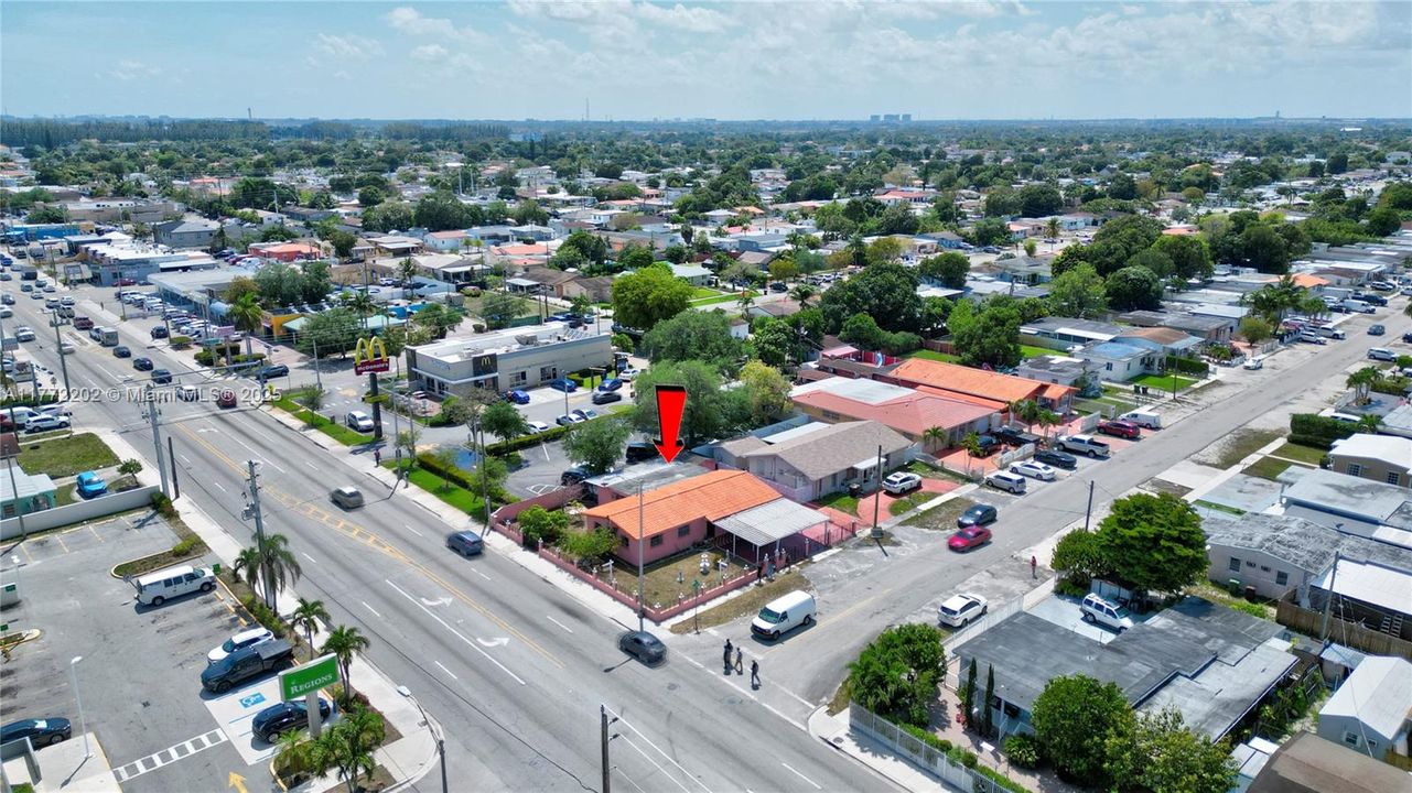 Activo con contrato: $610,000 (4 camas, 2 baños, 1731 Pies cuadrados)