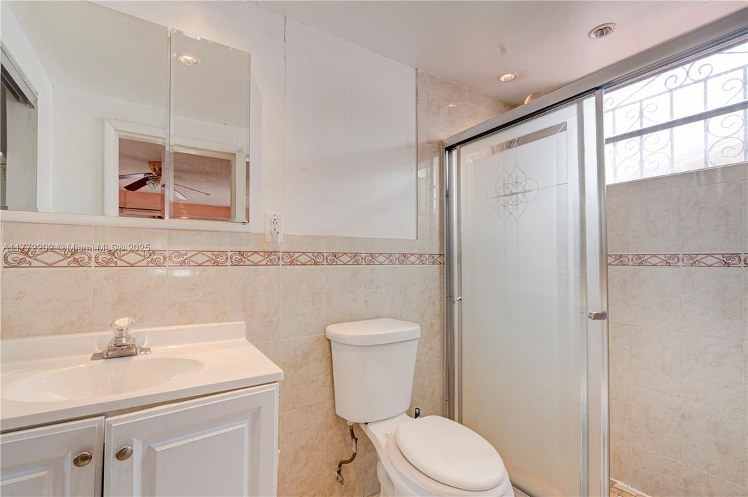 Activo con contrato: $610,000 (4 camas, 2 baños, 1731 Pies cuadrados)