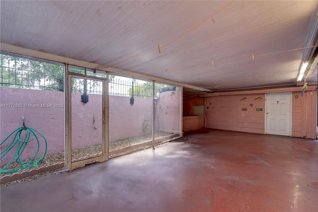 Activo con contrato: $610,000 (4 camas, 2 baños, 1731 Pies cuadrados)