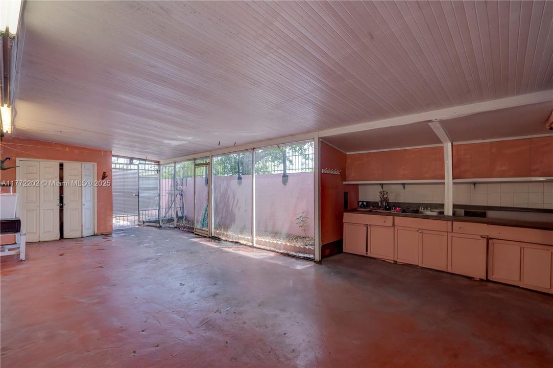 Activo con contrato: $610,000 (4 camas, 2 baños, 1731 Pies cuadrados)