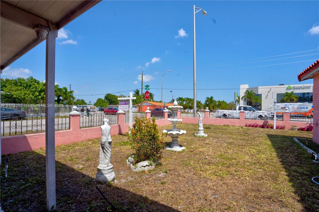 Activo con contrato: $610,000 (4 camas, 2 baños, 1731 Pies cuadrados)