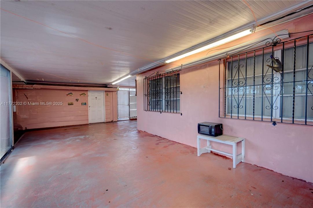 Activo con contrato: $610,000 (4 camas, 2 baños, 1731 Pies cuadrados)