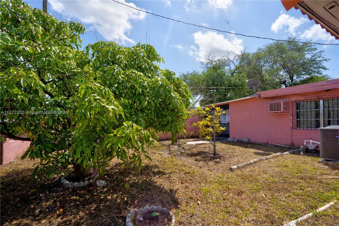 Activo con contrato: $610,000 (4 camas, 2 baños, 1731 Pies cuadrados)