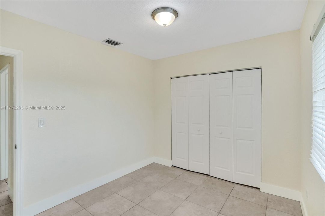 Recently Sold: $600,000 (3 beds, 1 baths, 960 Square Feet)