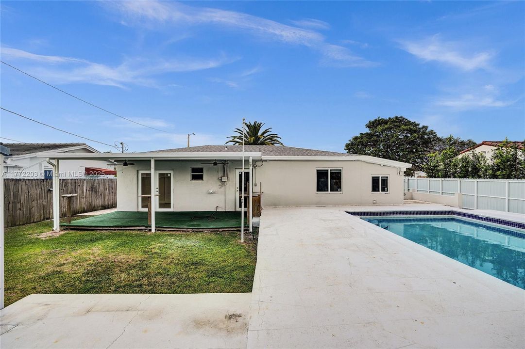 Recently Sold: $600,000 (3 beds, 1 baths, 960 Square Feet)