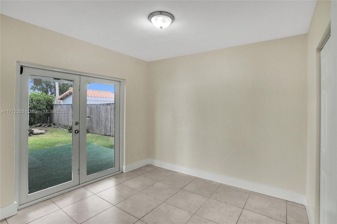 Recently Sold: $600,000 (3 beds, 1 baths, 960 Square Feet)