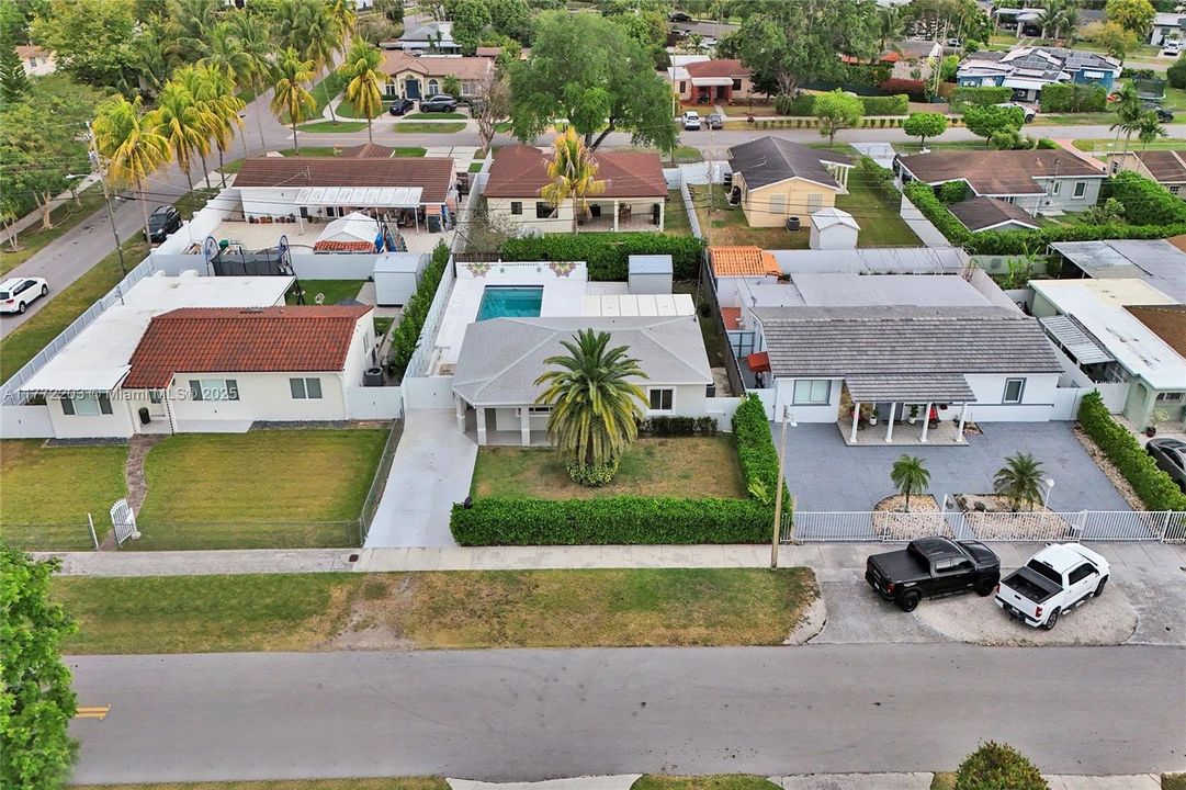 Recently Sold: $600,000 (3 beds, 1 baths, 960 Square Feet)