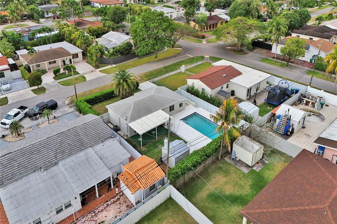 Recently Sold: $600,000 (3 beds, 1 baths, 960 Square Feet)