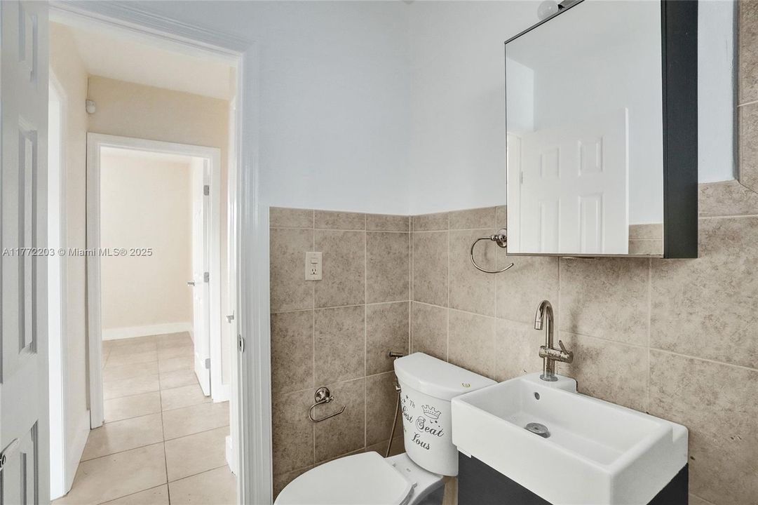 Recently Sold: $600,000 (3 beds, 1 baths, 960 Square Feet)