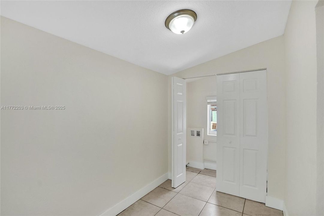 Recently Sold: $600,000 (3 beds, 1 baths, 960 Square Feet)