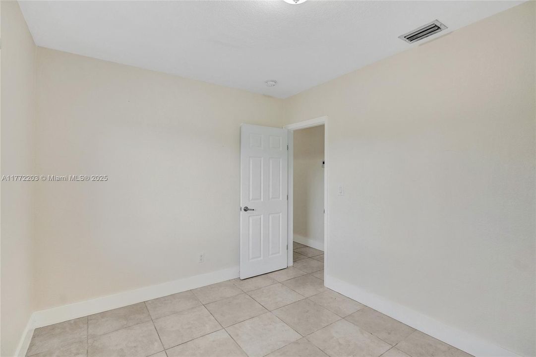 Recently Sold: $600,000 (3 beds, 1 baths, 960 Square Feet)