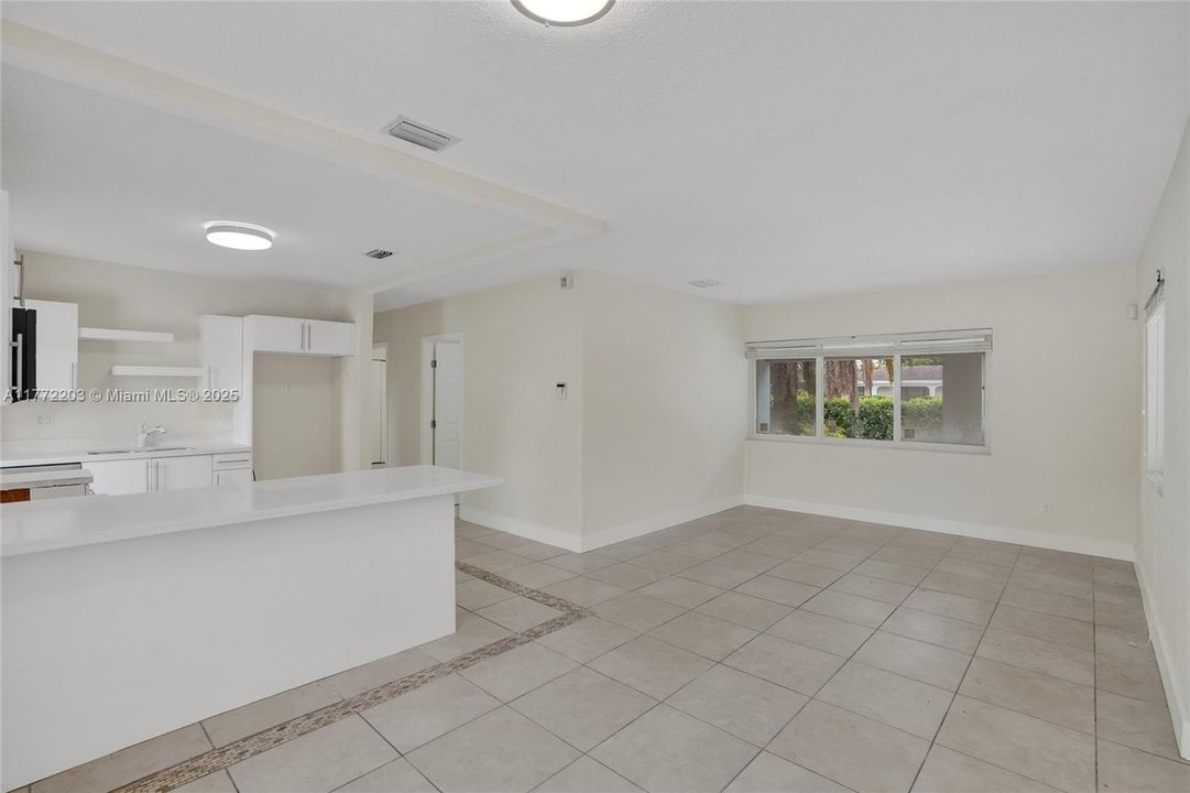 Recently Sold: $600,000 (3 beds, 1 baths, 960 Square Feet)