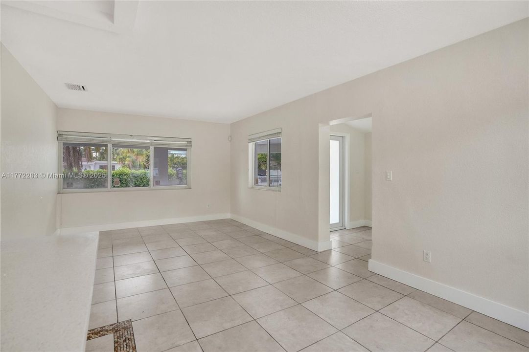 Recently Sold: $600,000 (3 beds, 1 baths, 960 Square Feet)