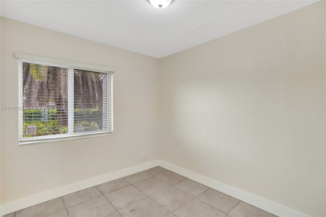 Recently Sold: $600,000 (3 beds, 1 baths, 960 Square Feet)