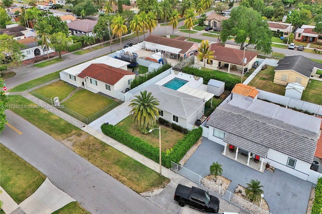 Recently Sold: $600,000 (3 beds, 1 baths, 960 Square Feet)